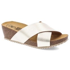 Klapki damskie HEE, skórzane licowe na koturnie eleganckie, złote, 25004. Żółte klapki damskie Hee, na lato, z aplikacjami, z jeansu, eleganckie, bez obcasa, na koturnie, bez zapięcia. Za 189.00 zł.