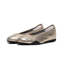 Damskie baleriny Catch Metallic Whisper PUMA. Czarne obuwie sportowe damskie Puma, na lato, bez wzorów, bez zapięcia. Za 279.00 zł.