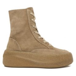 Botki Vic Matié. Brązowe botki damskie Vic Matié, bez wzorów, bez obcasa, na koturnie, bez zapięcia. Za 1,379.00 zł.