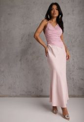 Różowa Koktajlowa Spódnica z Satyny o Rozkloszowanym Kroju Zinnivira. Czerwone spódnice damskie Renee, l, bez wzorów, z satyny, eleganckie, maxi, koszulowe. Za 89.99 zł.