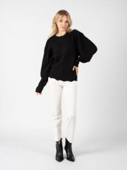 Silvian Heach Sweter "Joconde" | PGA22111 | Kobieta | Czarny. Czarne swetry nierozpinane damskie Silvian Heach, xs, bez wzorów, z dzianiny, bez kołnierzyka, bez ramiączek. W wyprzedaży za 189.00 zł.