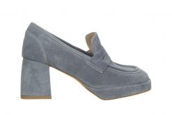 Czółenka Bayla-159 4670 058-P Niebieski Welur 159109, Skóra Naturalna - 37. Niebieskie czółenka damskie Bayla, bez wzorów, ze skóry, eleganckie, bez obcasa, na platformie, bez zapięcia. W wyprzedaży za 224.10 zł.