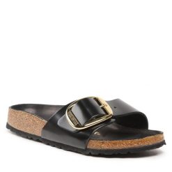Klapki Birkenstock. Czarne klapki damskie Birkenstock, bez wzorów, bez obcasa, bez zapięcia. Za 629.99 zł.