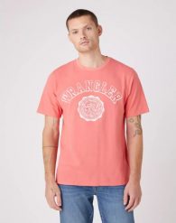 WRANGLER COLLEGIATE TEE MĘSKI T-SHIRT KOSZULKA NADRUK LOGO SPICED CORAL W7E0EJX6Y 112146307. T-shirty męskie Wrangler, m, bez wzorów, bez kołnierzyka, bez ramiączek. Za 99.99 zł.