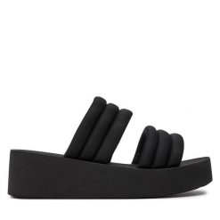 Klapki Roxy. Czarne klapki damskie Roxy, bez wzorów, bez obcasa, bez zapięcia. Za 119.99 zł.