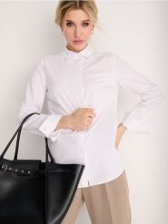 Koszula z perłami na kołnierzu - biały. Białe koszule damskie Sinsay, l, bez wzorów, z bawełny, bez kołnierzyka, bez ramiączek. Za 49.99 zł.