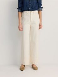 Jeansy wide leg - beżowy. Brązowe jeansy damskie Reserved, bez wzorów, z bawełny. W wyprzedaży za 89.99 zł.