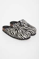 Klapki Mule damskie skórzane SCHOLL. Klapki damskie Scholl, bez wzorów, bez obcasa, bez zapięcia. Za 729.00 zł.