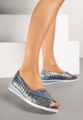 Niebieskie Metaliczne Balerinki z Tłoczeniem Skóry Węża i Noskiem Peep Toe Ilisella. Niebieskie balerinki damskie Born2be, w ażurowe wzory, ze skóry, eleganckie, z otwartym noskiem, bez obcasa, na płaskiej podeszwie, bez zapięcia. Za 169.99 zł.
