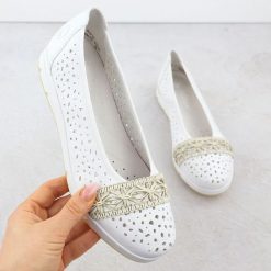 Baleriny damskie ażurowe komfortowe białe Rieker L3062-80. Białe balerinki damskie Rieker, w ażurowe wzory, ze skóry ekologicznej, bez obcasa, bez zapięcia. Za 299.00 zł.