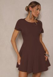 Brązowa Sukienka o Rozkloszowanym Kroju na Krótki Rękaw Zdobiona Przeszyciami Mepiza. Brązowe sukienki damskie Renee, na spotkanie biznesowe, l, z aplikacjami, eleganckie, bez kołnierzyka, bez ramiączek, mini, rozkloszowane. Za 69.99 zł.