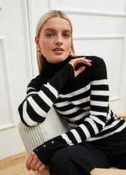 Sweter z golfem w paski. Czarne swetry nierozpinane damskie bonprix, bez wzorów, bez kołnierzyka, bez ramiączek. Za 104.99 zł.