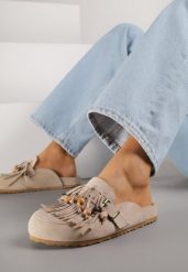 Ciemnobeżowe Klapki na Platformie Ozdobione Koralikami Klamrami i Frędzlami Leurecea. Brązowe klapki damskie Renee, na lato, bez wzorów, z jeansu, eleganckie, bez obcasa, na platformie, bez zapięcia. Za 109.99 zł.