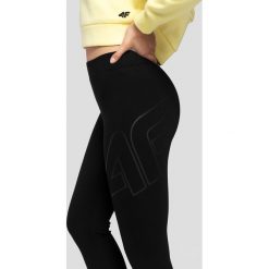 Legginsy damskie LEG241 - głęboka czerń. Legginsy damskie 4F, bez wzorów, z dzianiny. W wyprzedaży za 59.99 zł.