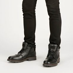 Czarne Trzewiki Rieker Ocieplane Buty Męskie. Czarne botki męskie Rieker, bez wzorów, ze skóry, eleganckie, bez obcasa, bez zapięcia. Za 479.00 zł.