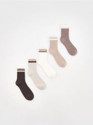 5 pack skarpet - beżowy. Brązowe skarpety męskie Reserved, bez wzorów. W wyprzedaży za 49.99 zł.