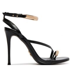 Klapki Steve Madden. Czarne klapki damskie Steve Madden, bez wzorów, bez obcasa, bez zapięcia. Za 559.99 zł.