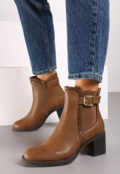 Ciemnobeżowe Botki Sztyblety Wykończone Metaliczną Klamrą i Elastyczną Wstawką Lericeas. Brązowe botki damskie Renee, na zimę, bez wzorów, z jeansu, eleganckie, bez obcasa, na obcasie, bez zapięcia. Za 109.99 zł.