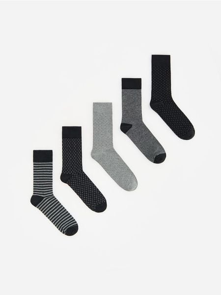 5 pack długich skarpet - ciemnoszary. Szare skarpety męskie Reserved, bez wzorów. Za 59.99 zł.