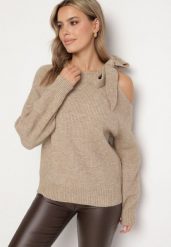 Ciemnobeżowy Sweter Ozdobiony Kokardą i Wycięciem Noredi. Brązowe swetry nierozpinane damskie Born2be, na zimę, bez wzorów, z jeansu, eleganckie, bez kołnierzyka, bez ramiączek. Za 119.99 zł.
