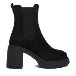 Botki JENNY. Czarne botki damskie Jenny, bez wzorów, bez obcasa, na słupku, bez zapięcia. Za 179.99 zł.