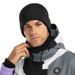 Czapka zimowa beanie męska Snowflake. Czarne czapki męskie SIROKO, na zimę, bez wzorów, z tkaniny. W wyprzedaży za 84.00 zł.