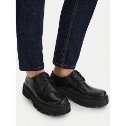 Półbuty Lasocki. Czarne półbuty damskie Lasocki, bez wzorów, bez obcasa, na płaskiej podeszwie, bez zapięcia. Za 199.99 zł.