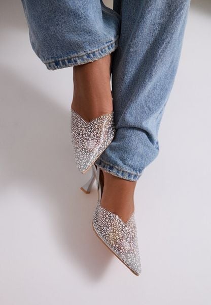 Srebrne Sandały na Szpilce z Przezroczystym Noskiem w Cekiny i Perły Niria. Szare sandały damskie Renee, z aplikacjami, bez obcasa, na obcasie, bez zapięcia. Za 129.99 zł.