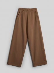 4F Szerokie spodnie dresowe damskie - beżowe S. Brązowe spodnie dresowe damskie 4F, bez wzorów, z bawełny, klasyczne, krótkie. Za 159.99 zł.