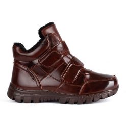 Brązowe wysokie buty zimowe ocieplane na rzepy. Brązowe botki męskie na zimę, bez wzorów, bez obcasa, bez zapięcia. Za 166.74 zł.