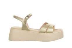 Sandały Wonders A-3710 Platino 138019, Złoty, Skóra naturalna - 37. Żółte sandały damskie Wonders, bez wzorów, z materiału, bez obcasa, na platformie, bez zapięcia. W wyprzedaży za 332.10 zł.