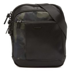 Torebka LUMBERJACK LK 3561. Czarne torby na ramię męskie Lumberjack, z poliesteru, małe. Za 199.99 zł.