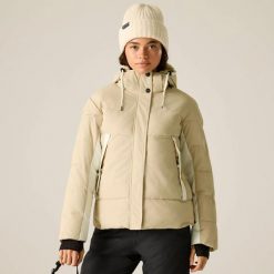 Damska kurtka narciarska Neve. Brązowe kurtki sportowe damskie Dare 2B, bez wzorów, z materiału, bez ramiączek, z kapturem, narciarskie. Za 710.00 zł.