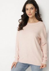 Jasnoróżowy Sweter z Kaszmirem i Ściągaczami Sanaliene. Czerwone swetry nierozpinane damskie Born2be, bez wzorów, z jeansu, eleganckie, bez kołnierzyka, bez ramiączek. Za 69.99 zł.