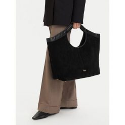 Torebka GINO ROSSI. Czarne shopperki damskie Gino Rossi, bez wzorów, bez dodatków. Za 699.99 zł.
