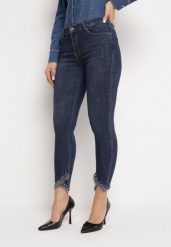 Granatowe Jeansy Skinny Ozdobione Futerkiem i Perełkami Onuset. Niebieskie jeansy damskie Born2be, bez wzorów, z jeansu. Za 29.99 zł.