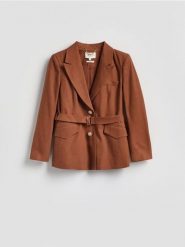 Marynarka z paskiem w talii - brązowy. Brązowe marynarki i żakiety damskie Reserved, bez wzorów, z tkaniny, bez kołnierzyka, bez ramiączek. Za 329.99 zł.