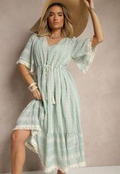 Miętowa Rozkloszowana Sukienka Boho z Bawełny Zdobiona Haftem i Wiązaniem Koriruna. Zielone sukienki damskie Renee, na co dzień, l, z aplikacjami, z bawełny, boho, bez kołnierzyka, bez ramiączek, midi, rozkloszowane. Za 99.99 zł.