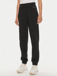 Calvin Klein Spodnie dresowe Nano Logo K20K207214 Czarny Relaxed Fit. Czarne spodnie dresowe damskie Calvin Klein, bez wzorów, z bawełny. Za 259.99 zł.