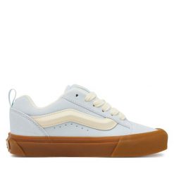 Tenisówki Vans. Fioletowe trampki i tenisówki damskie Vans, bez wzorów, bez zapięcia. Za 399.99 zł.