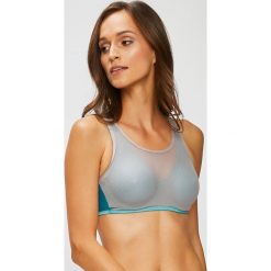 Triumph - Biustonosz Triaction Magic Motion. Czarne bielizna sportowa damska Triumph, bez wzorów, z dzianiny. W wyprzedaży za 149.90 zł.