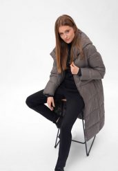 Długi, ciepły płaszcz J-MACADAMIA. Brązowe płaszcze damskie Volcano, na zimę, s, bez wzorów, z materiału, bez kołnierzyka, bez kaptura. Za 429.99 zł.
