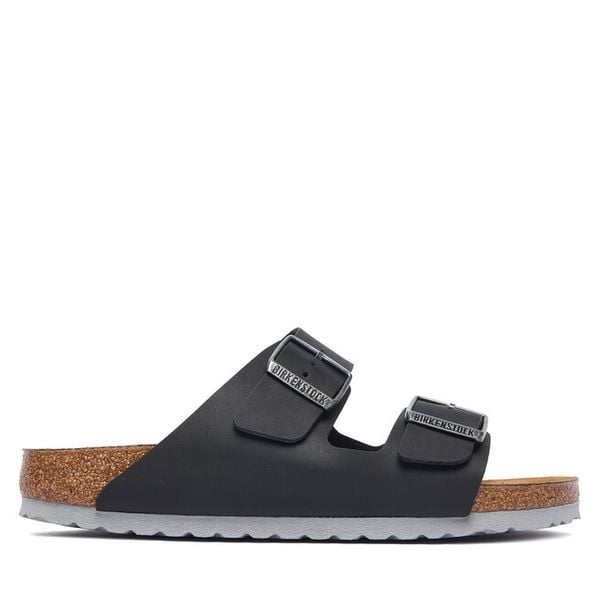Klapki Birkenstock. Czarne klapki damskie Birkenstock, bez wzorów, bez obcasa, bez zapięcia. Za 323.99 zł.