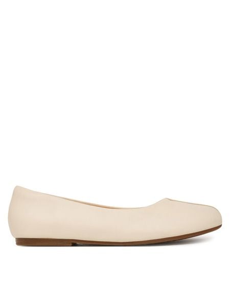 Clarks Baleriny Livia Lily 26186640 Écru. Balerinki damskie Clarks, bez wzorów, ze skóry, bez obcasa, bez zapięcia. Za 389.99 zł.