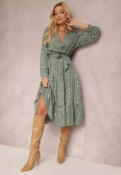 Zielona Sukienka Sundove. Zielone sukienki damskie Renee, l, bez wzorów, bez kołnierzyka, bez ramiączek, midi, kopertowe. Za 119.99 zł.