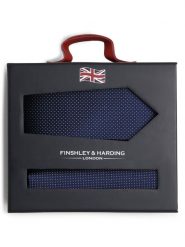Finshley & Harding London Krawat i poszetka z jedwabiu Mężczyźni Jedwab niebieski, ONE SIZE. Niebieskie krawaty i muchy Finshley & Harding London, bez wzorów, z jedwabiu. Za 199.95 zł.