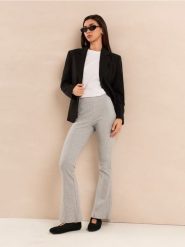 Bawełniane legginsy flare w prążki - szary. Szare legginsy damskie Sinsay, bez wzorów, z bawełny. Za 35.99 zł.