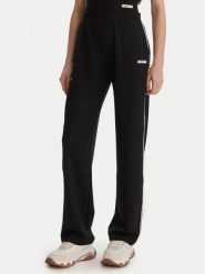 Guess Spodnie dresowe V6GB16 K4777 Czarny Regular Fit. Czarne spodnie dresowe damskie Guess, z aplikacjami, z dresówki. Za 429.99 zł.