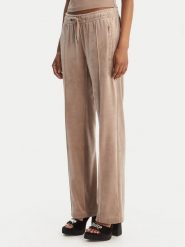 Juicy Couture Spodnie dresowe Tina JCWBJ126327 Beżowy Straight Leg. Brązowe spodnie dresowe damskie Juicy Couture, bez wzorów, z dresówki. Za 399.99 zł.