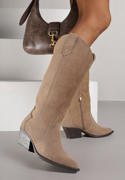 Ciemnobeżowe Zamszowe Kozaki Kowbojki na Stożkowym Obcasie Sevra. Brązowe kozaki damskie Born2be, bez wzorów, z jeansu, bez obcasa, na obcasie, bez zapięcia. Za 249.99 zł.